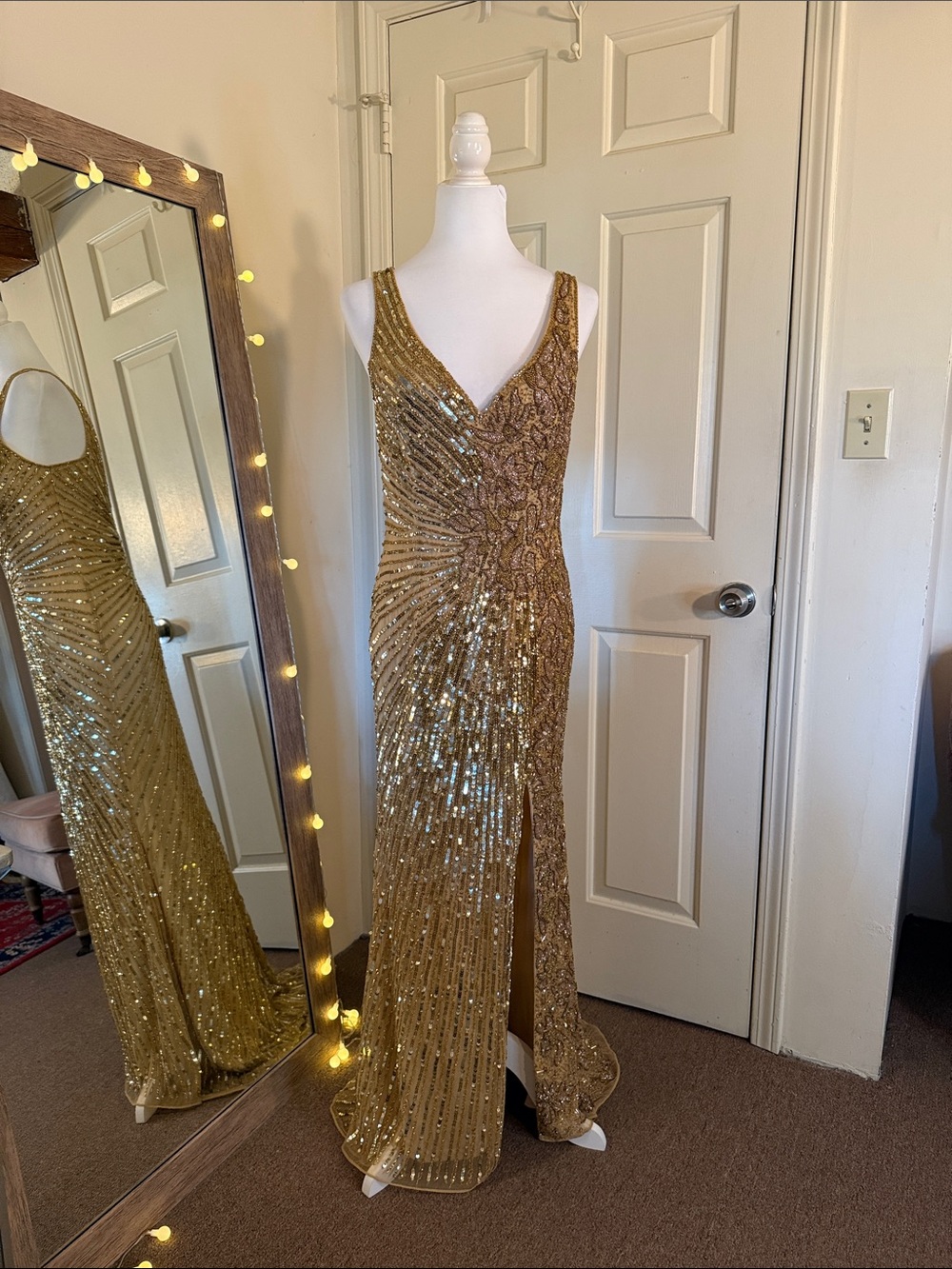 MAC DUGGAL Gold Beaded Floral Sleeveless Gown - Picture 3 of 17